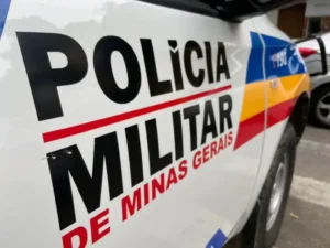 Homem se recusa a colocar lençol na cama e agride companheira durante a discussão