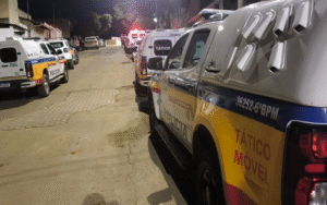 Adolescente baleado em casa é encontrado com arma na mão; polícia apreende duas armas