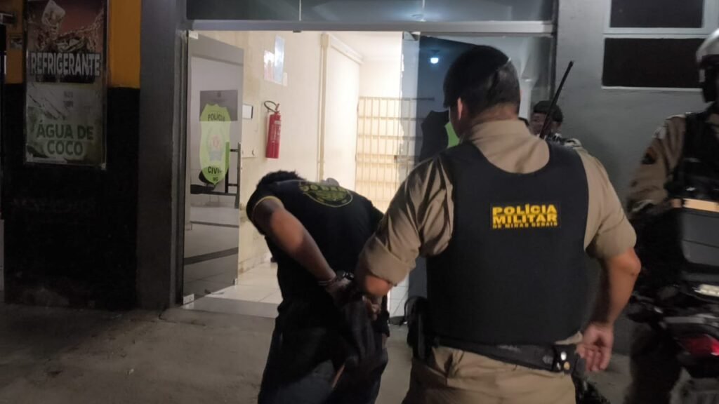 Homem é preso pela PM após aplicar 'golpe do Pix falso' em loja de roupas