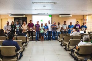 Produtores rurais em Valadares recebem títulos de propriedade