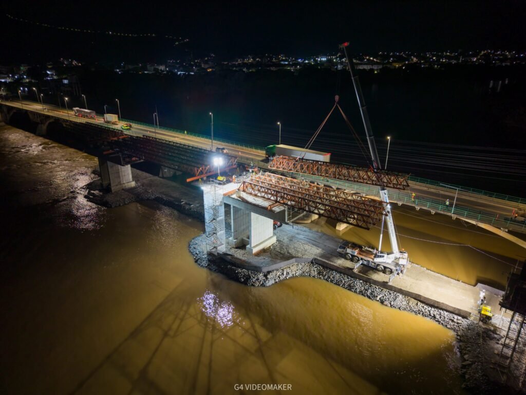 Içamento de treliças avança obras da nova ponte da BR-116 em Valadares
